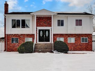 40 Scholar Lane, Commack, NY 11725