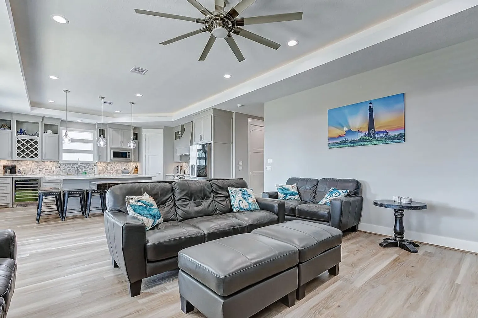 4 bed, 2.5 bath, 1679 sqft, $4,226 — Photo 2