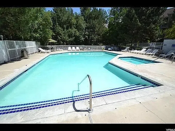 1222 E Waterside Cv — Photo 18