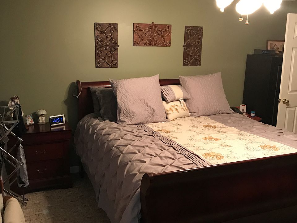1st image of 163 Mills Ct