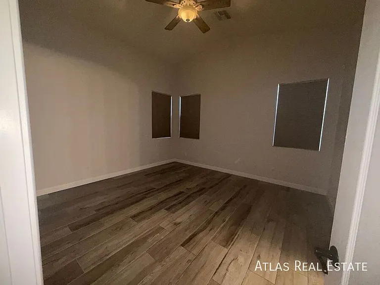 17044 W Bristol Ln — Photo 15