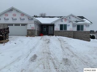 631 Meadowland Ct, Epworth, IA 52045