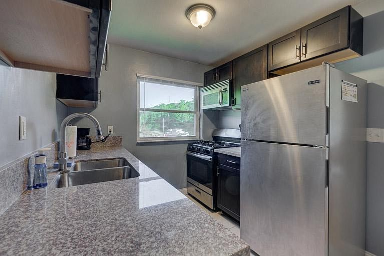1st image of 4715 Kirby Ave #4