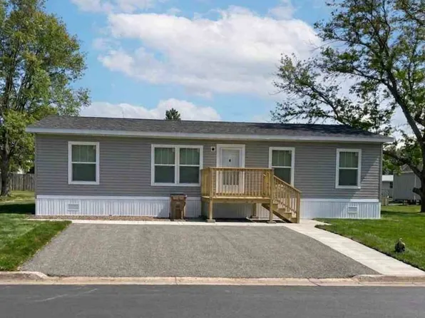 7 Orchard Lane Ct #7, Manchester, IA 52057