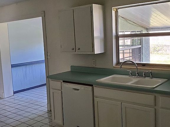 4th image of 3880 Deauville St
