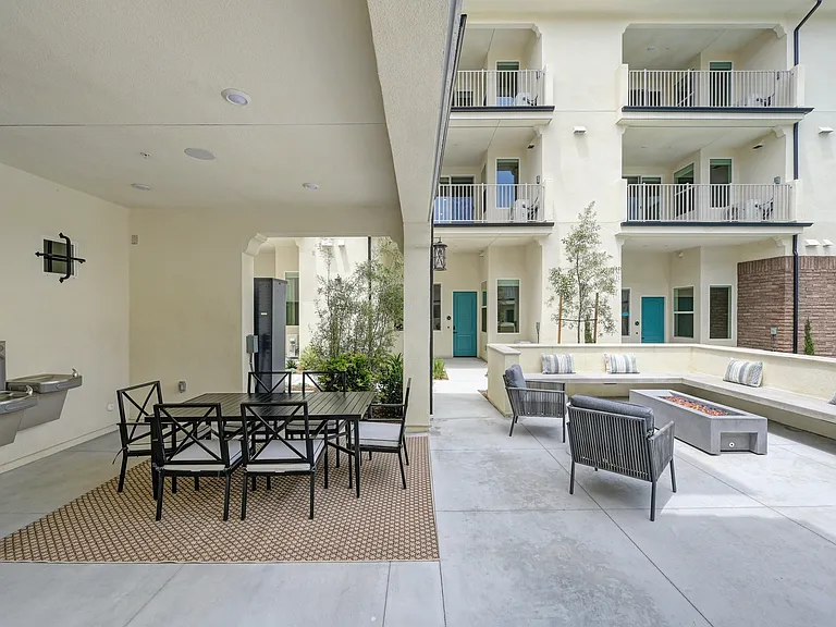 The Commodore Apartments — Photo 29