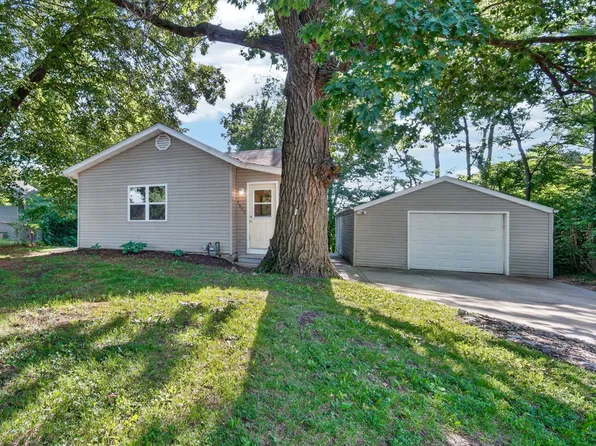 1405 E 37th St, Des Moines, IA 50317