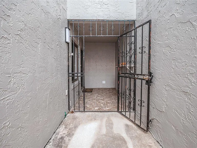 1 Lake Hollingsworth Dr #6 — Photo 11