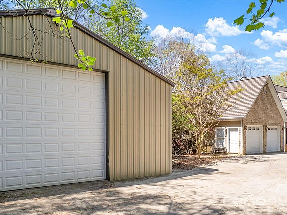 4th image of 464 Laurel Cove Rd