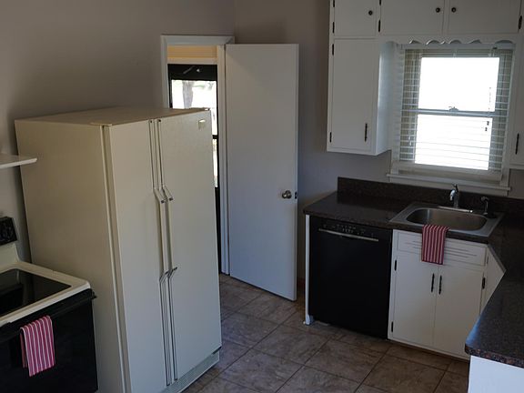 A wonderful kitchen with plenty of cabinets.