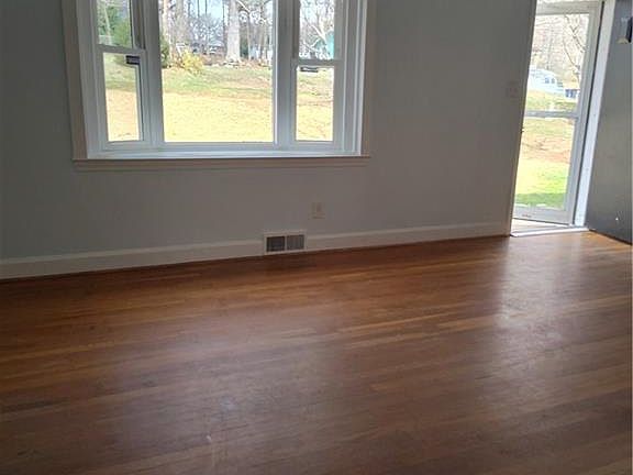 3rd image of 2036 Pope Rd