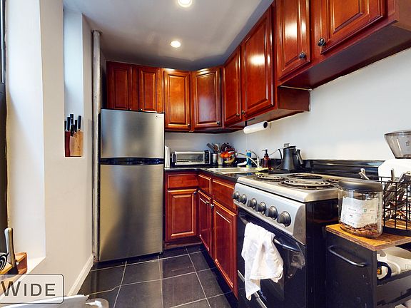 3rd image of 155 E 92nd St APT 11