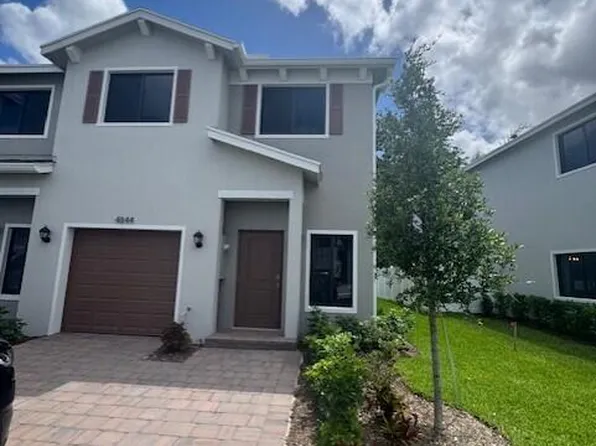 4844 Dillion St, Lake Worth, FL 33463