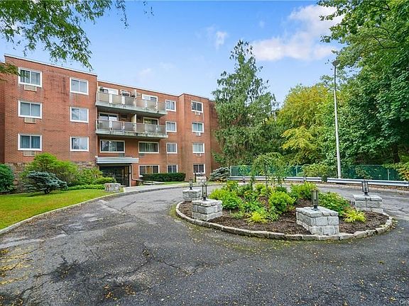3rd image of 372 Central Park Ave APT 4V