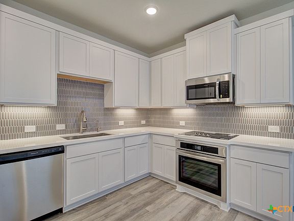 2nd image of 867 Farmhouse Trl