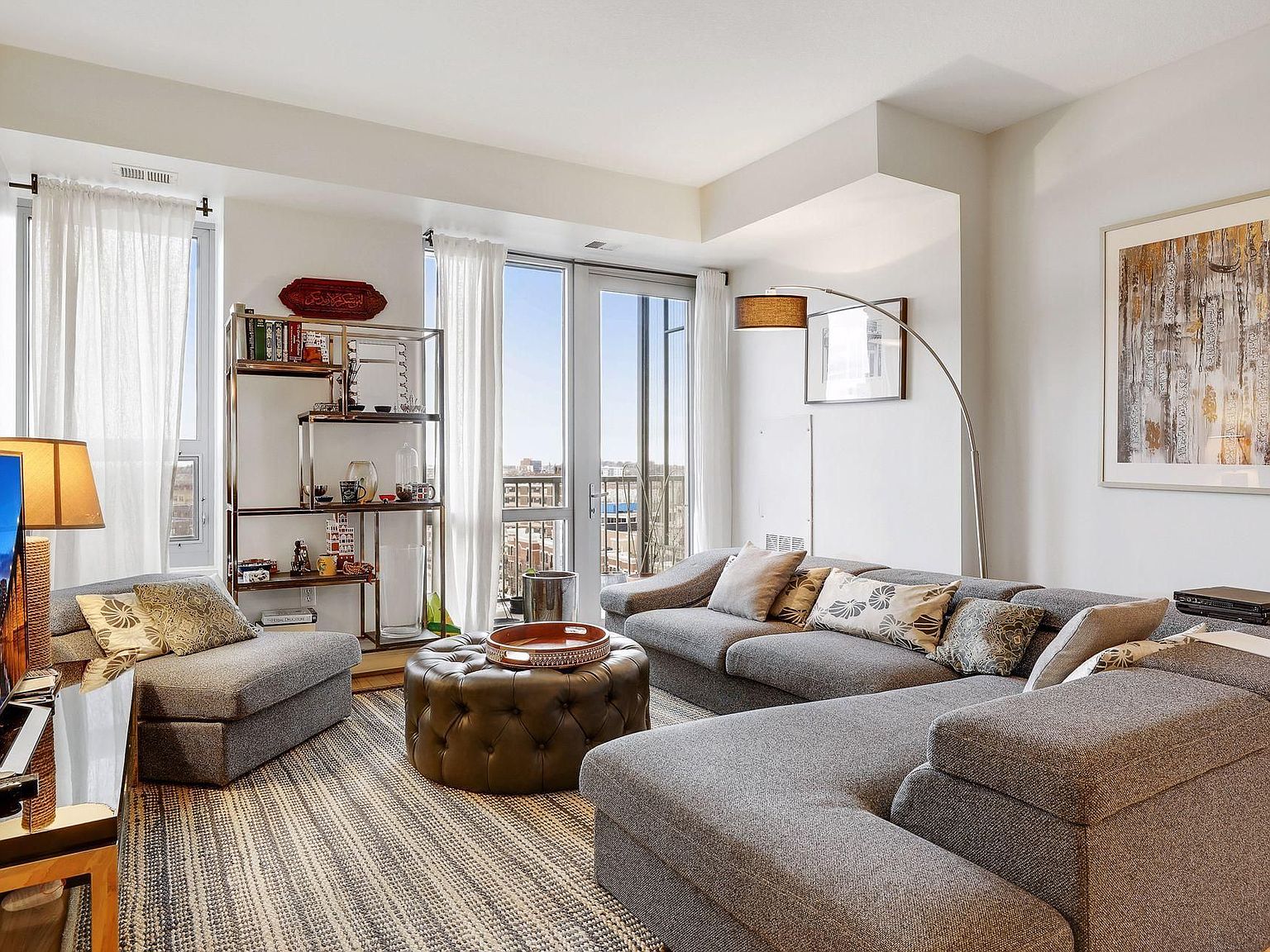 929 Portland Ave APT 907, Minneapolis, MN 55404 | Zillow