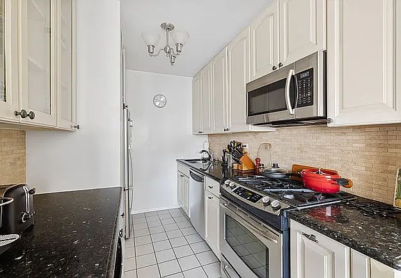 3rd image of 160 W End Ave APT 18K