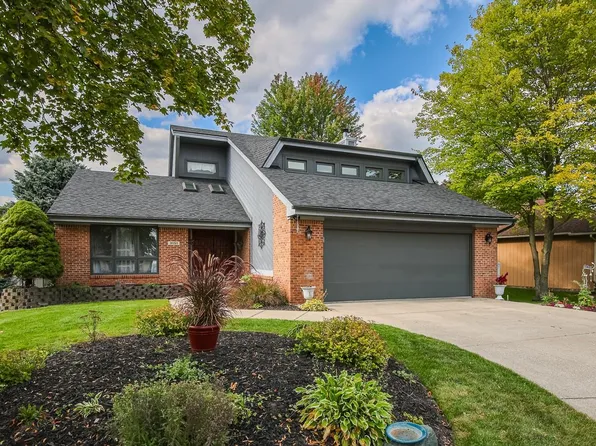 3151 Loon Lake Shores Rd, Waterford, MI 48329