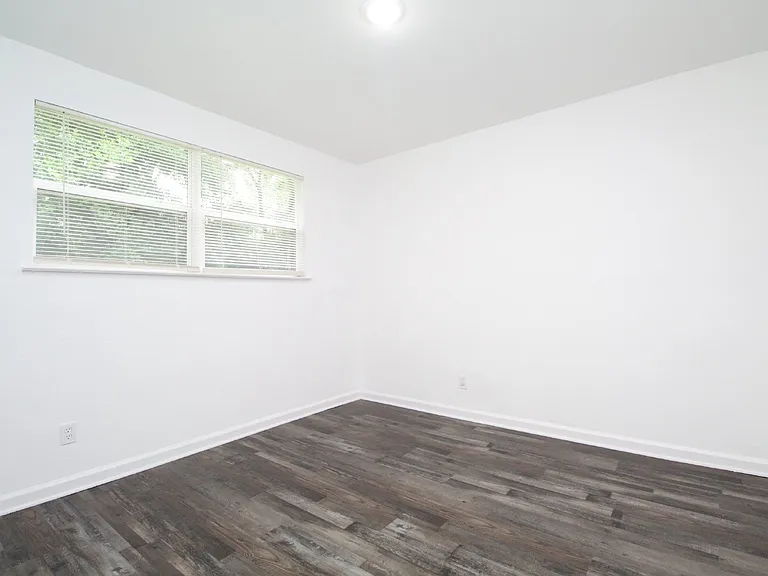 150 E Ensley St — Photo 10