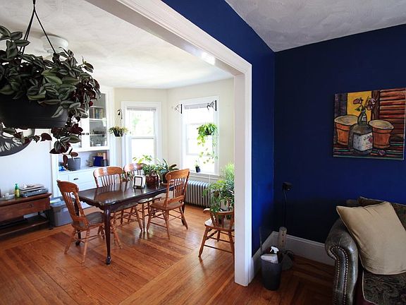 4th image of 132 Wentworth Ave