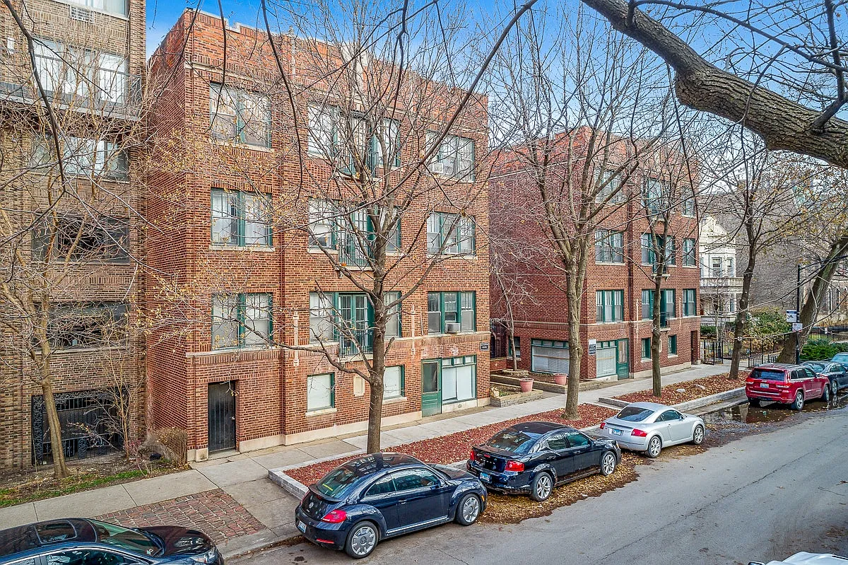 630-38 W Arlington Pl — Photo 1