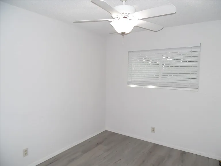 7400 Dixie Dr #B — Photo 13