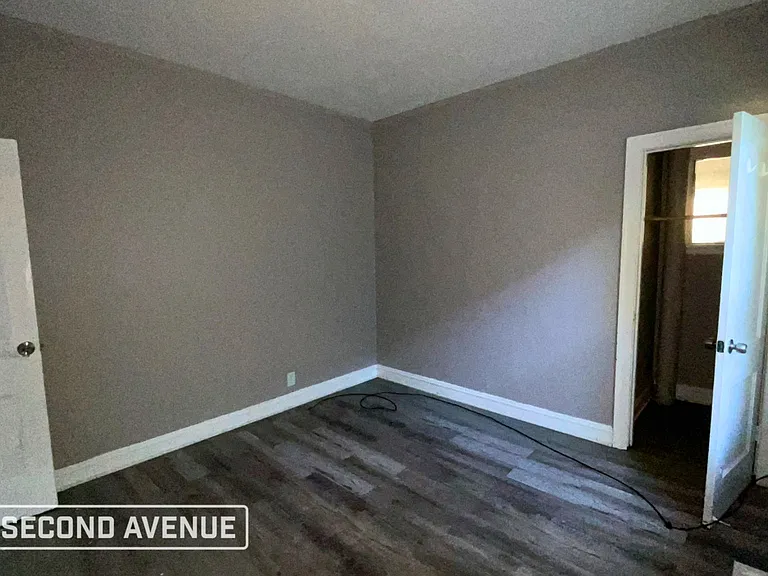 12439 S Perry Ave — Photo 9