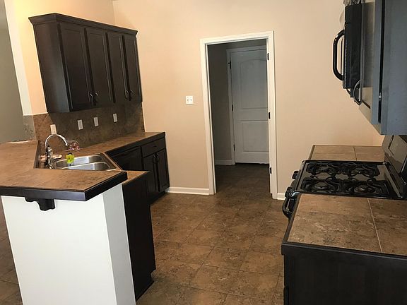 3rd image of 39056 Elliott Ave
