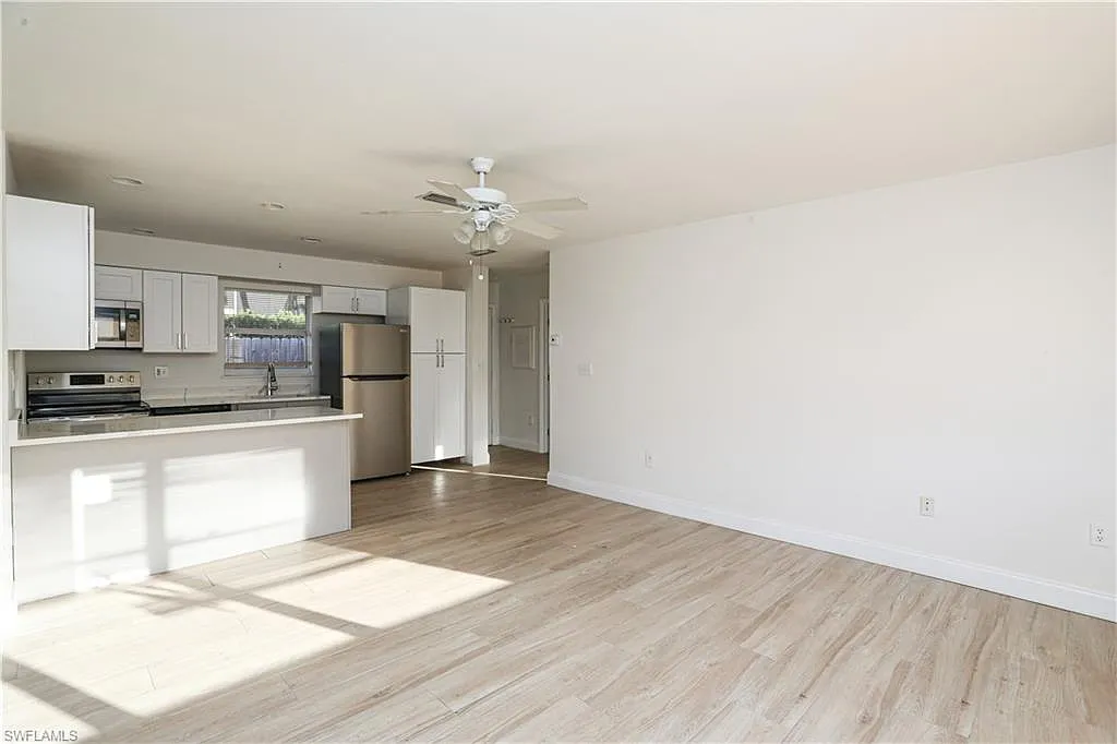 Building Photo - 521 96th Ave N #B