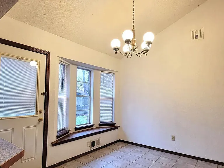 808 N Markwell Ave — Photo 6