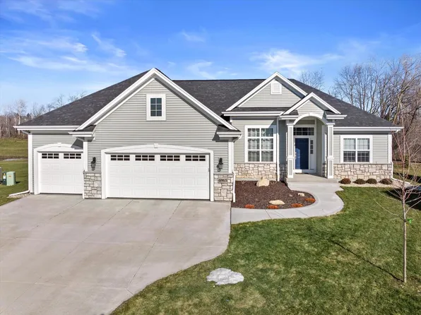 6965 East Hearthstone COURT #E, Lannon, WI 53046