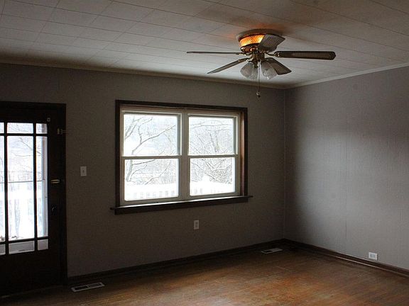 4th image of 3784 Hillside Ave