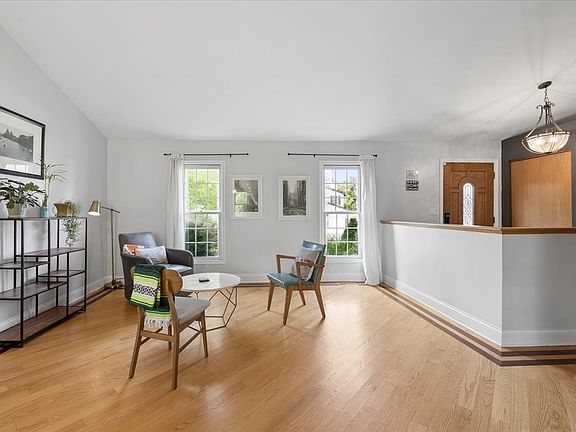 3rd image of 725 Buffalo Cir