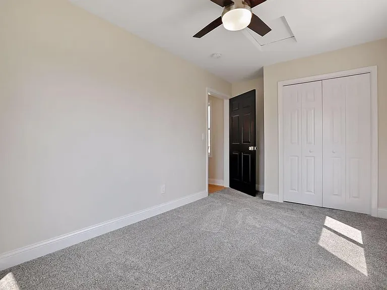 314 12th Ave NE — Photo 60