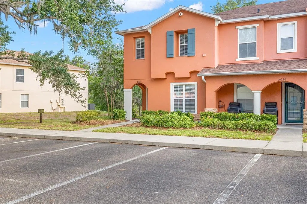 3 bed, 2.5 bath, 1477 sqft, $1,950 — Photo 2