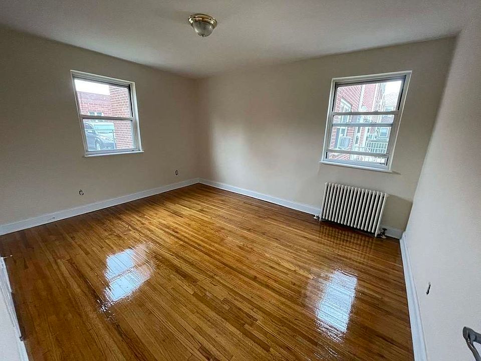 2nd image of 33-35 Parsons Blvd #4N