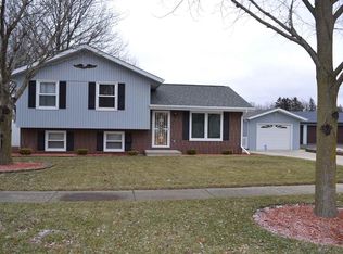 406 David Dr, Winnebago, IL 61088