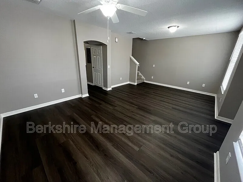 3 bed, 2.5 bath, 1534 sqft, $1,825 — Photo 3
