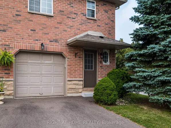 39 Pinewoods Dr #11, Hamilton, ON L8J 3Z3