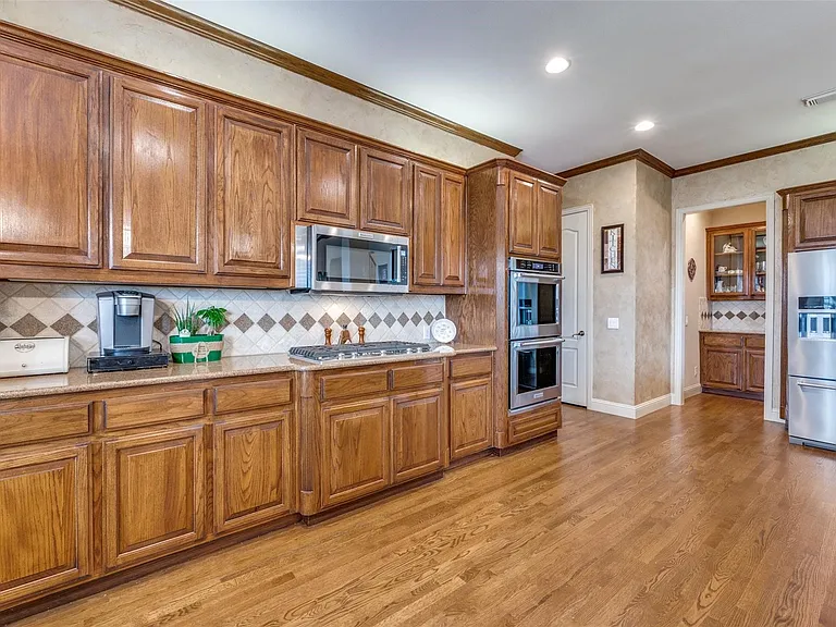 604 Promontory Dr — Photo 8