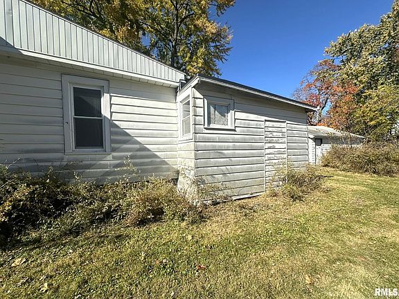 4th image of 1477 Williams St