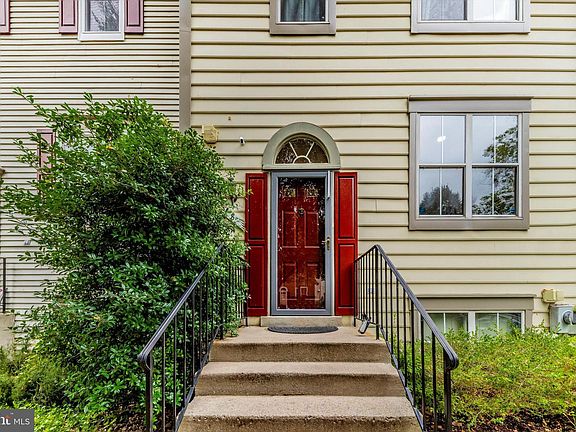 2nd image of 8 Lake Park Ct #934