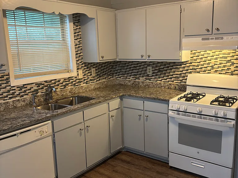 2334 Highpoint Rd SW — Photo 6