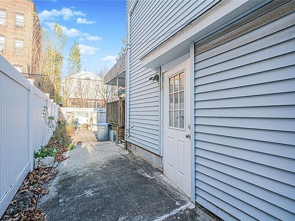 4th image of 1621 70th St