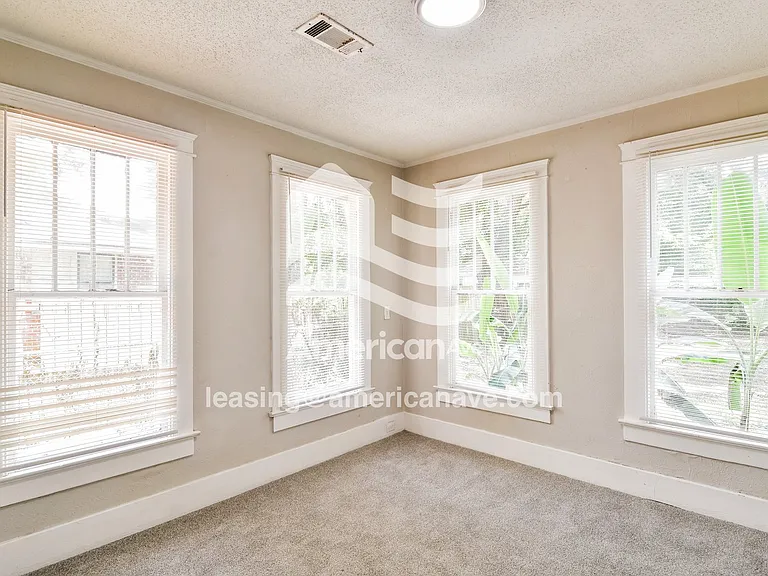 1335574_005_dining_room_6.jpg