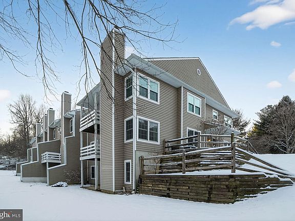 4th image of 202 Nottingham Ct Unit 202