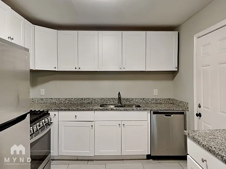2715 Carriage Ln — Photo 5