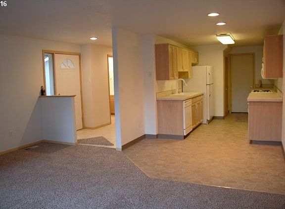 2nd image of 9002 NE Lewis Dr