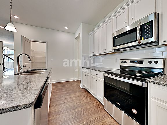 3rd image of 387 Sandstone Dr