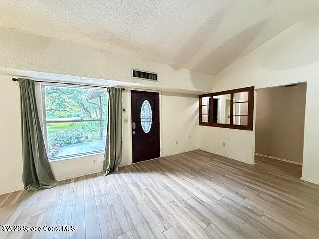 3 bed, 2.0 bath, 1650 sqft, $2,300 — Photo 3